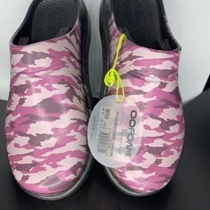 NWT OOFOS OOCLOOG LIMITED WOMEN’s -purple camp, size 10 U.S. or 41 Euro